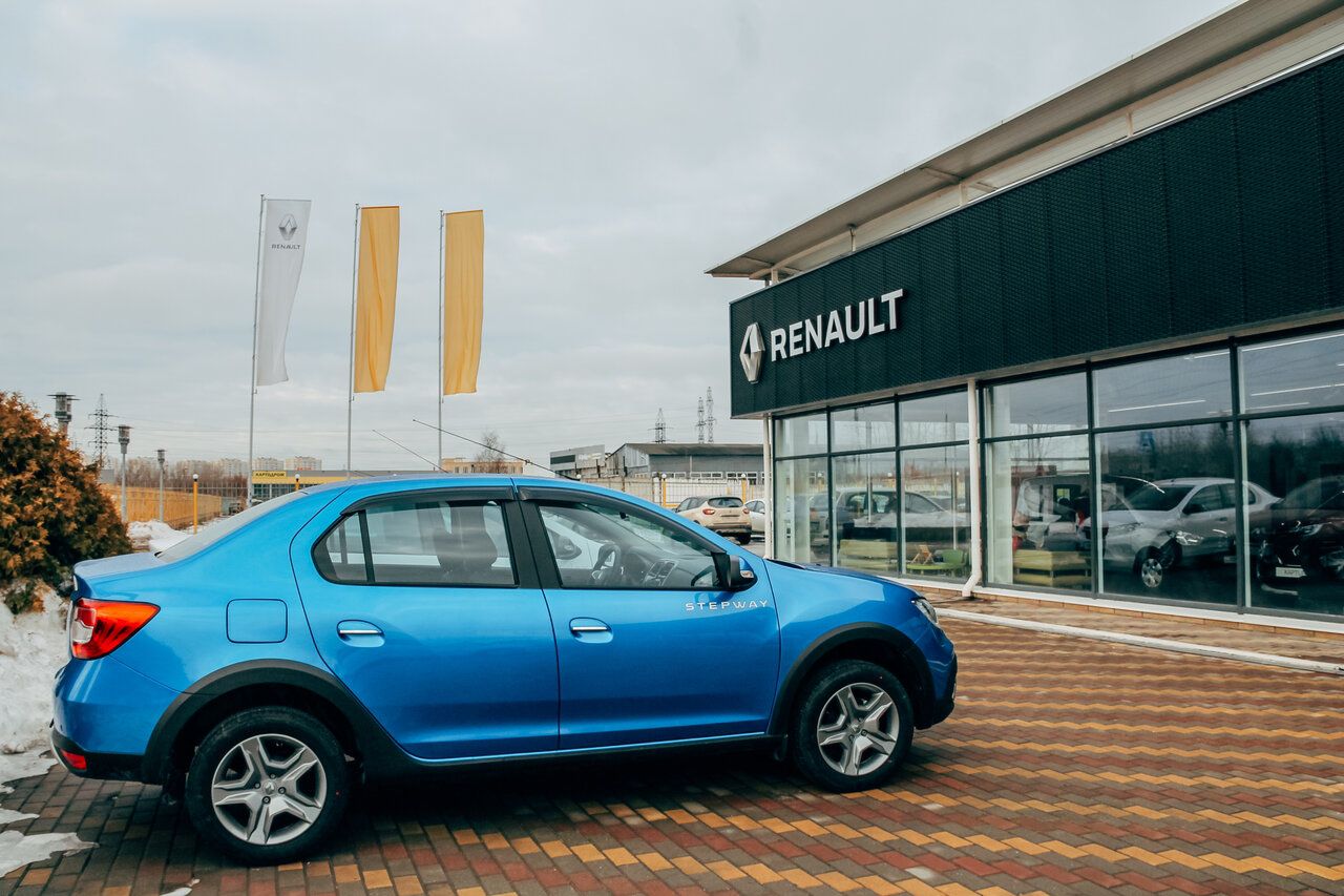Renault Нижегородец на улице Коминтерна